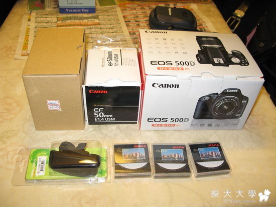 11/23更新..燙燙燙...11/21敗下的500D雙鏡+50/F1.4不專業開箱(原發表者:哪泥拔)(開箱分享)