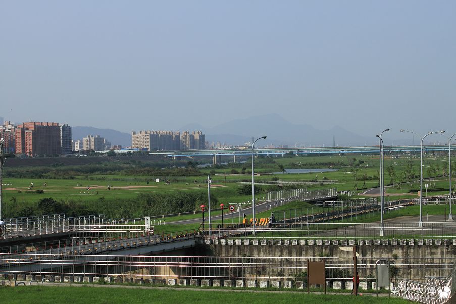 土城城林橋旁的河濱公園(原發表者:ㄅㄚˇ ㄅㄨ家)(綜合討論)