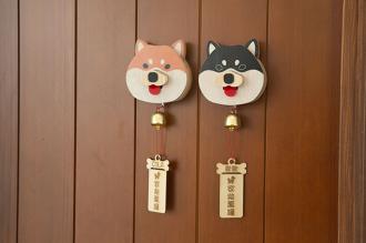 柴犬大學 按壓式實木門鈴 按按柴門鈴 風鈴 柴犬門鈴 入厝禮 木質掛飾(柴犬大學原創商品)